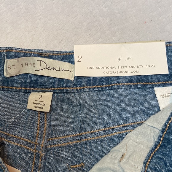 NWT Wide Leg Hi-Rise Crop Size 2 Blue Jeans - Picture 2 of 11